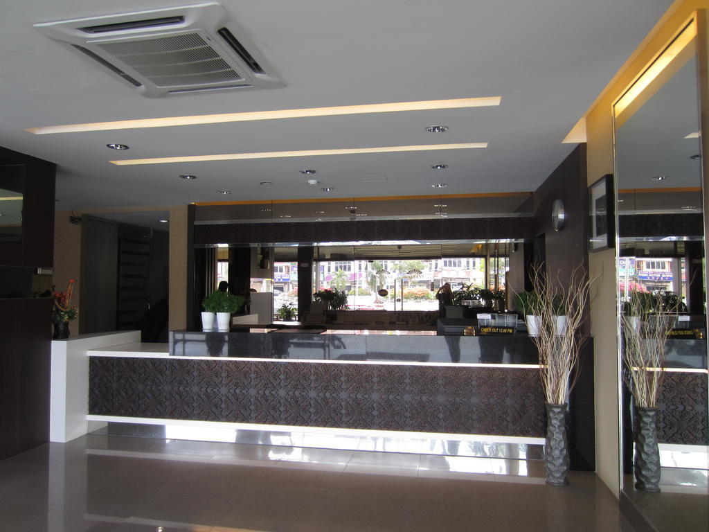 Radiant Hotel Sitiawan Exterior photo