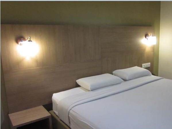 Radiant Hotel Sitiawan Exterior photo
