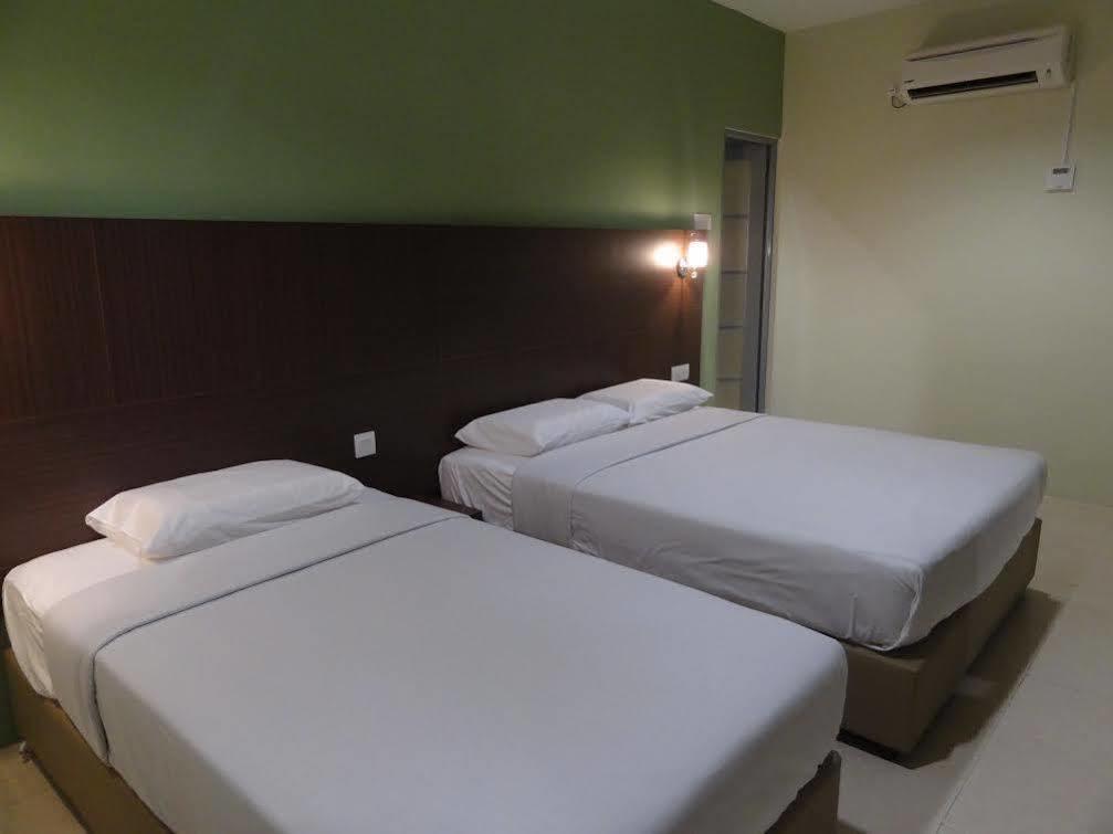 Radiant Hotel Sitiawan Exterior photo